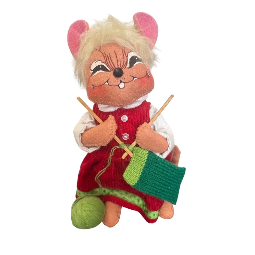 Annalee 2011 Knitting Mouse Doll Red Corduroy Dress Green Yarn 8 Inch Whimsical